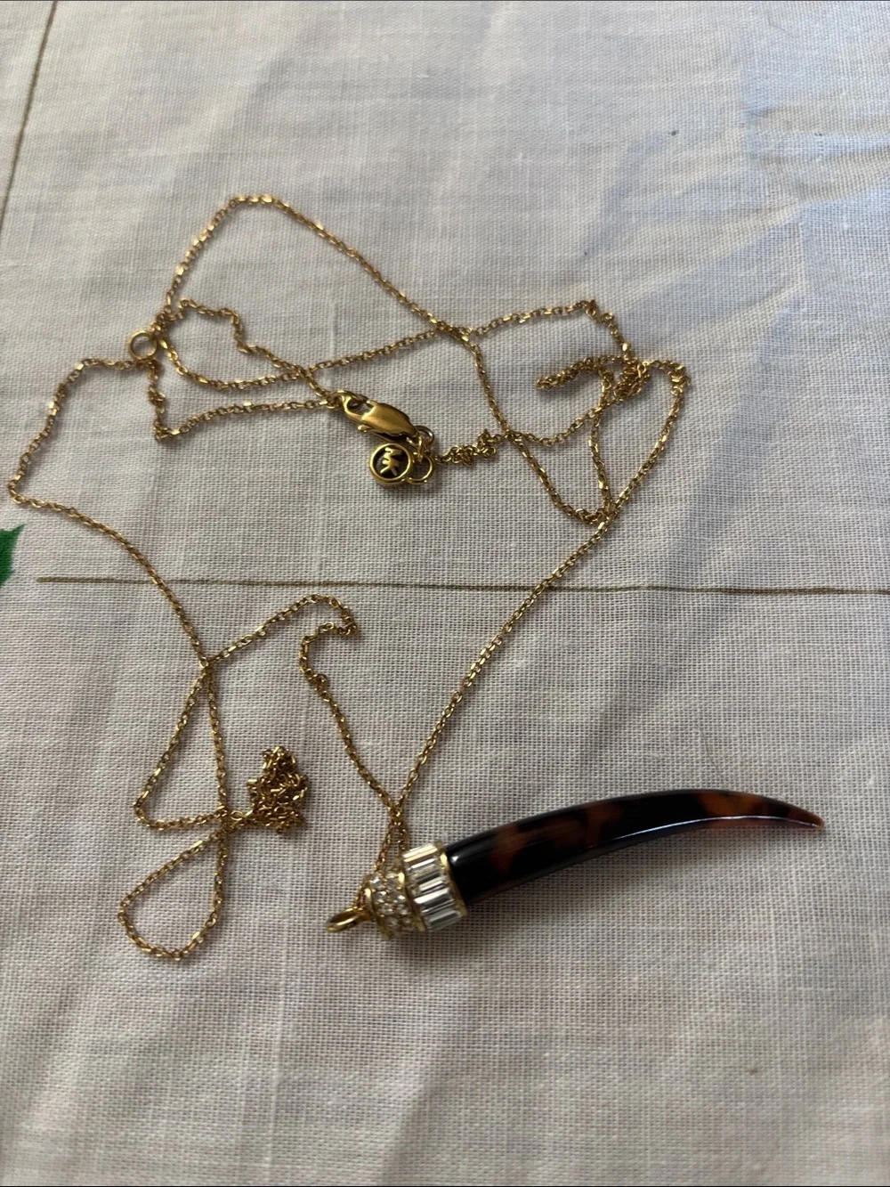 Gold Chain Necklace with Tortoiseshell Horn Pendant